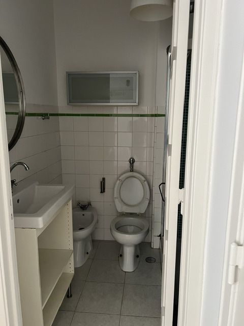 T2+1 renovado transformado em T1+1 grande- centro Amadora- 5 min a pé da estação