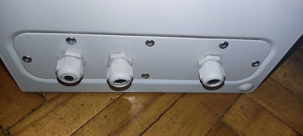 metalowa skrzynka elektryczna z filtrem Rittal