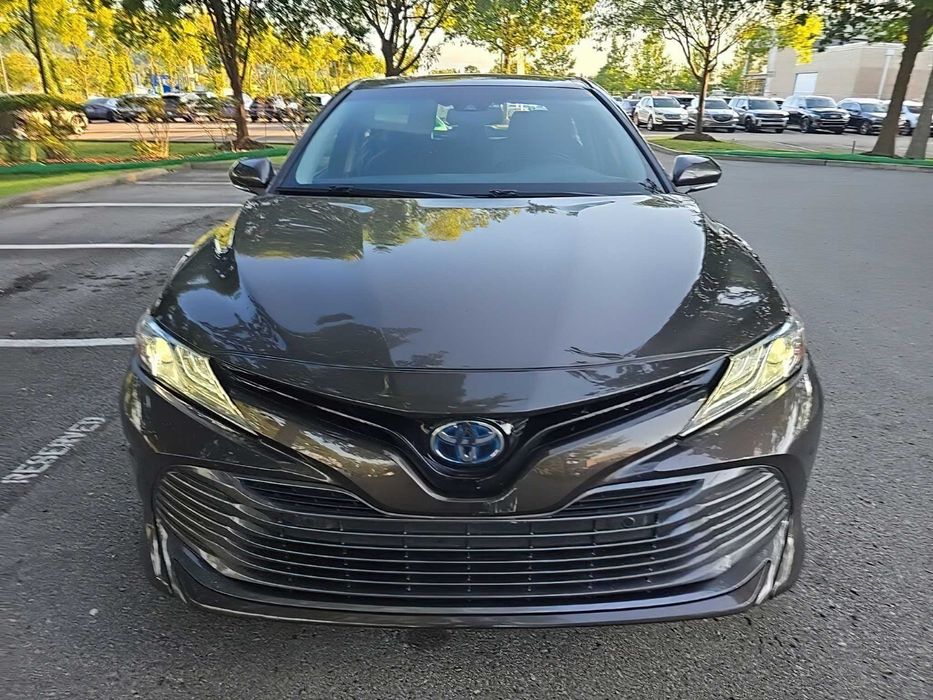 Toyota Camry Hybrid      2019