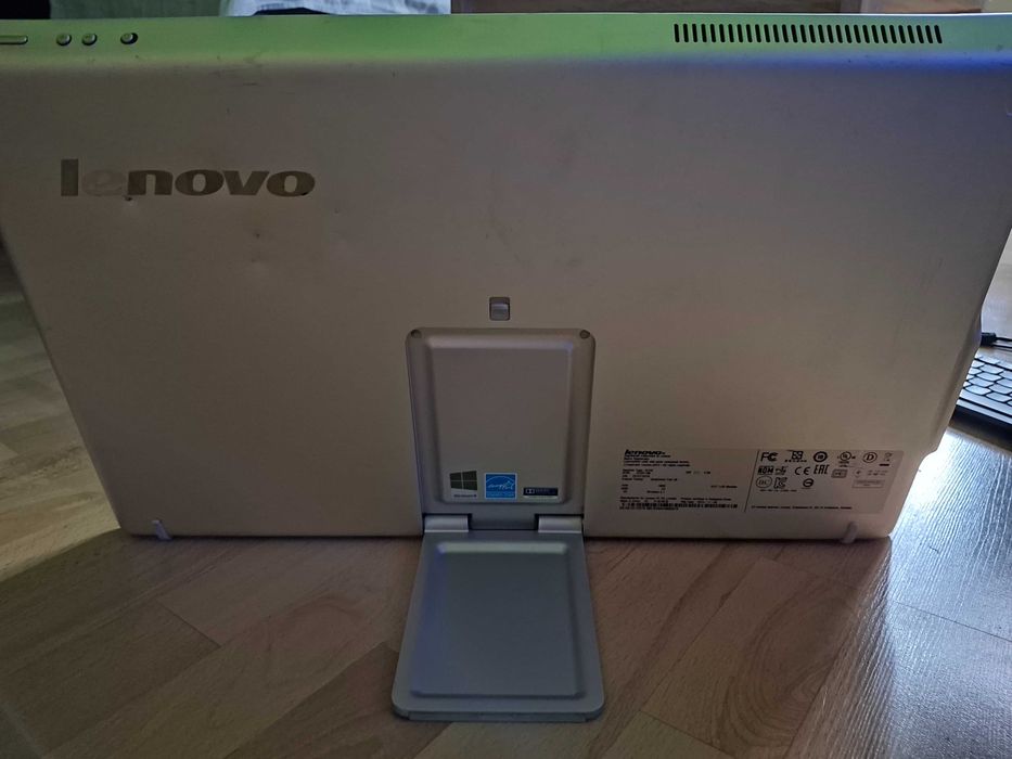 komputer all in one AIO LENOVO cały zestaw