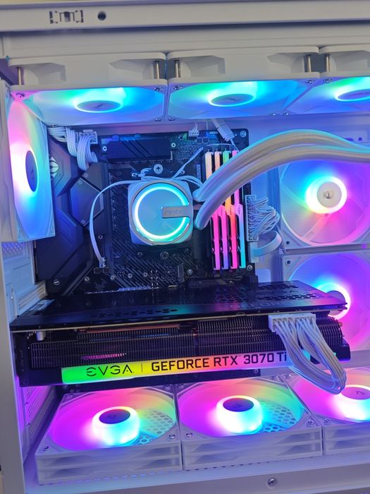 PC Gaming High-End RGB White/Black Edition