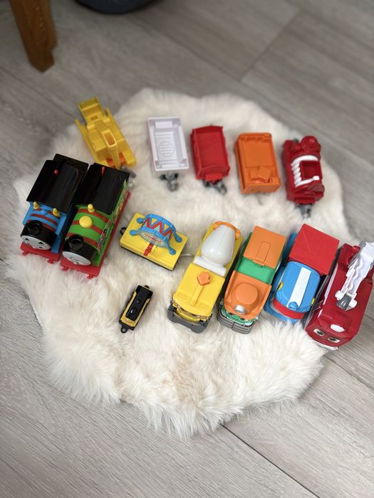 Tor kolejowy i kolejki z napedem na baterie