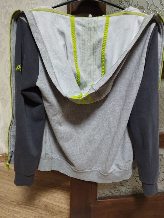 Кофта adidas оригінал в дуже хорошому стані