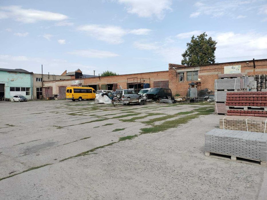 Продаж приміщень вільного призначення 3500м2 на земельній ділянці 2 га