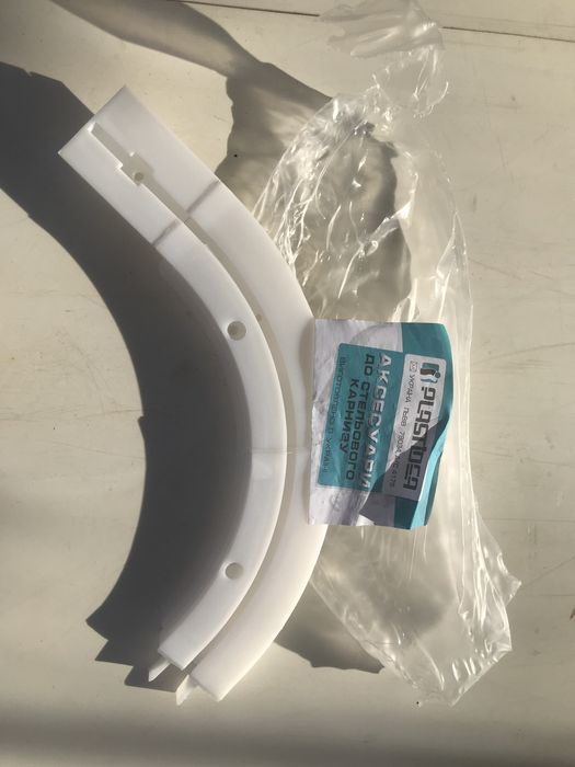 Угол для одинарного потолочного карниза