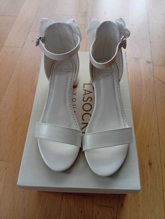 Białe perłowe sandały dziewczęce 35