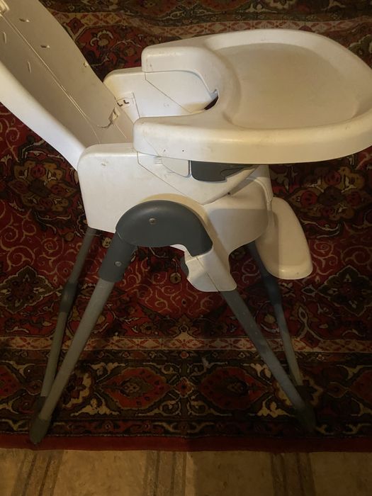 Стільчик дитячий для годування.