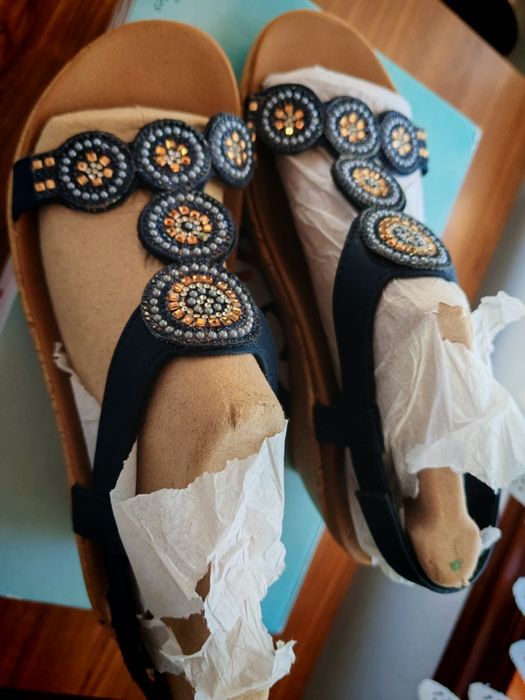 Sandálias de senhora praticamente novas