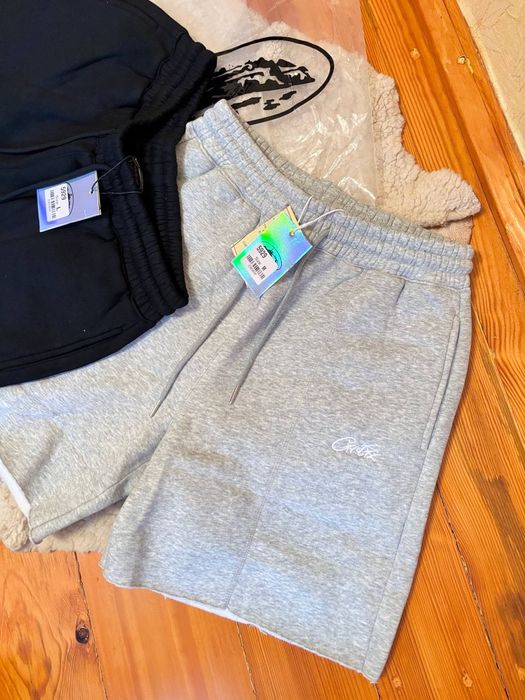 Шорти Corteiz в кольорах чорний та сірий