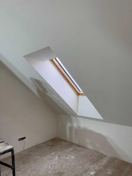 Kompleksowa adaptacja poddaszyOcieplenie PianąPUR zabudowa karton Gips