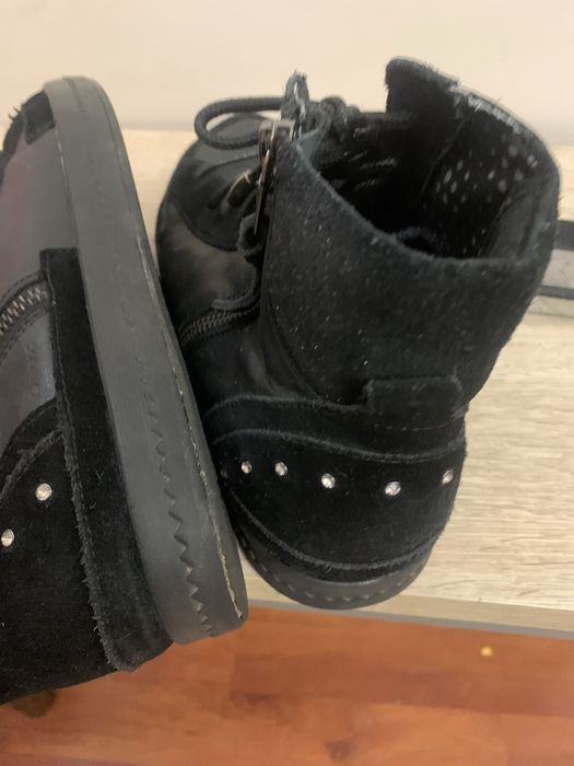 Жіночі шкіряні черевики.