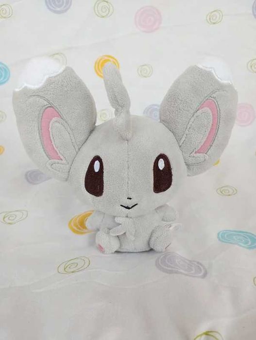 Pokémon peluche minccino da marca Pokémon center