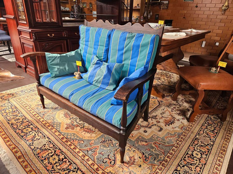 Banco antigo em madeira - Muito bom estado geral