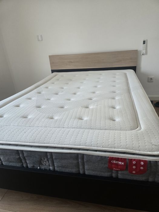 Cama de casal com colchão