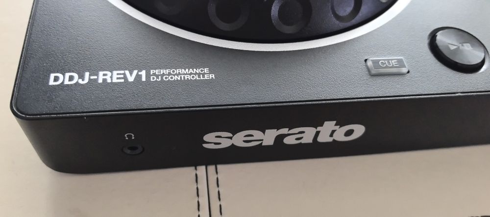 Kontroler DDJ-REV1 marki Pioneer DJ