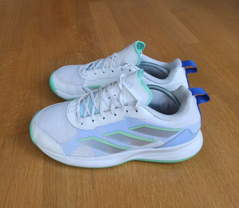 Волейбольні Кросівки для Дівчини Adidas Оригінал Розмір 40-25,5см