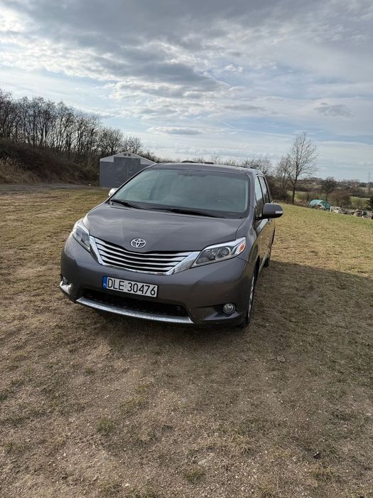 Toyota Sienna Toyota Sienna Limited AWD