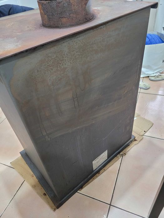 Salamandra a Lenha 6.8kW – Design Moderno e Alta Eficiência