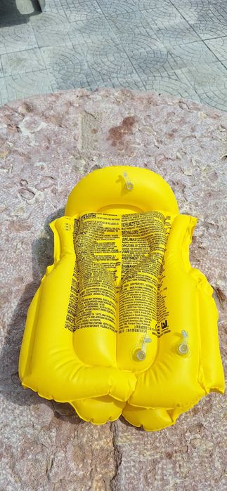 1 Bóia Cadeira + 2 conjuntos de Braçadeiras + 1 Colete + 2 barcos