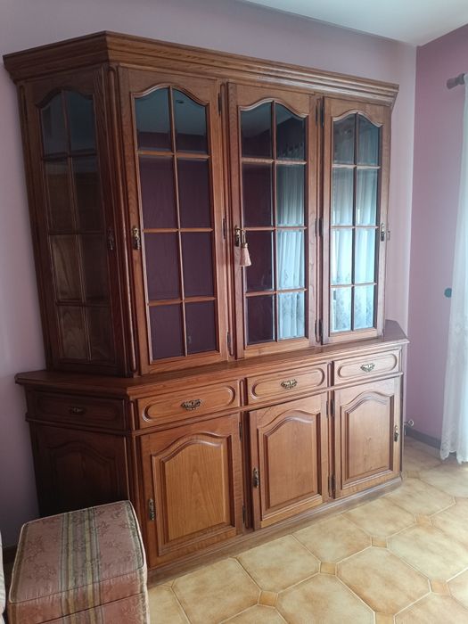 Cristaleira em madeira