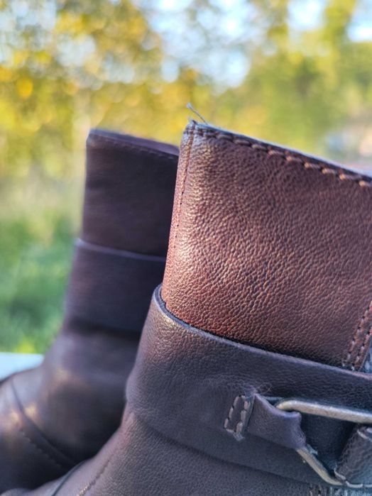 Шкіряні напівчоботи Clarks.