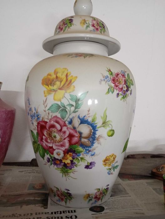 Jarão antigo com decoração