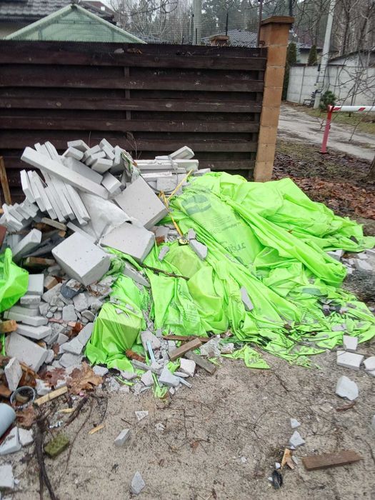 Вывоз мусора Вивіз сміття