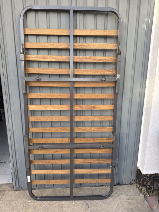 Varios estrados para cama de solteiro sem pes ler descrição