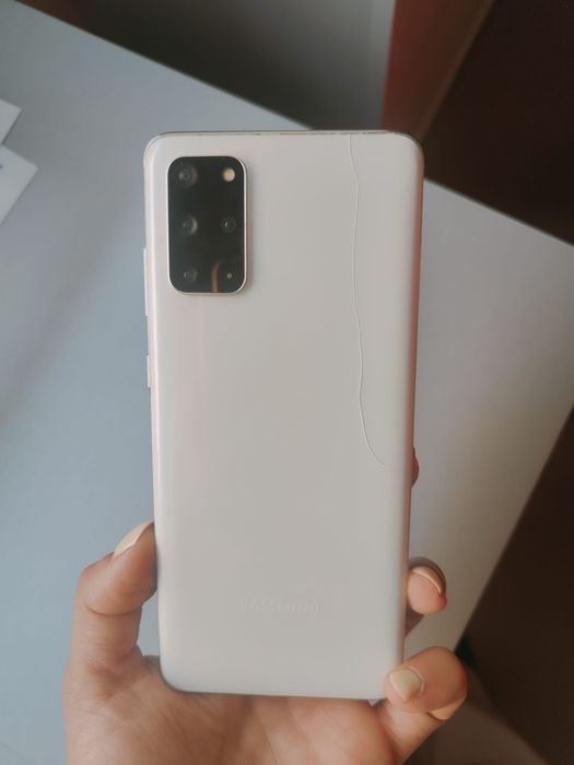 Samsung S20+ em ótimo estado.