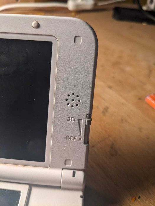 White Nintendo 3DS LL