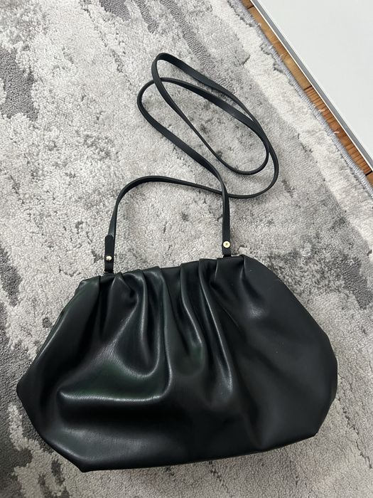 Чорний клатч H&M