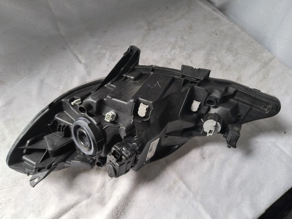 Lampa prawa Peugeot 108 Europa reflektor przedni