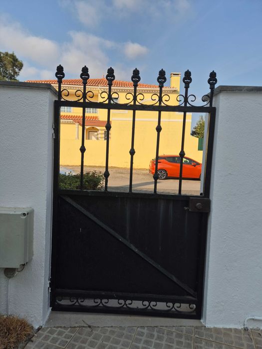Portões de metal