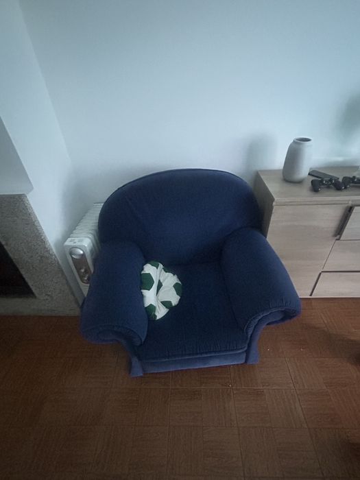 3 cadeirões de sala na cor azul