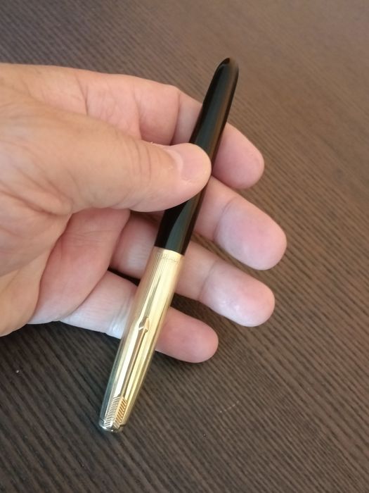 Caneta aparo Parker 51 com tampa dourada