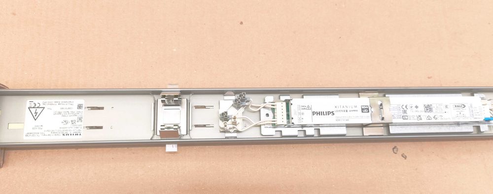 Réguas de Iluminação LED trilux 10500lm, novas