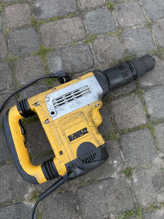 Młot udarowy Dewalt D25701