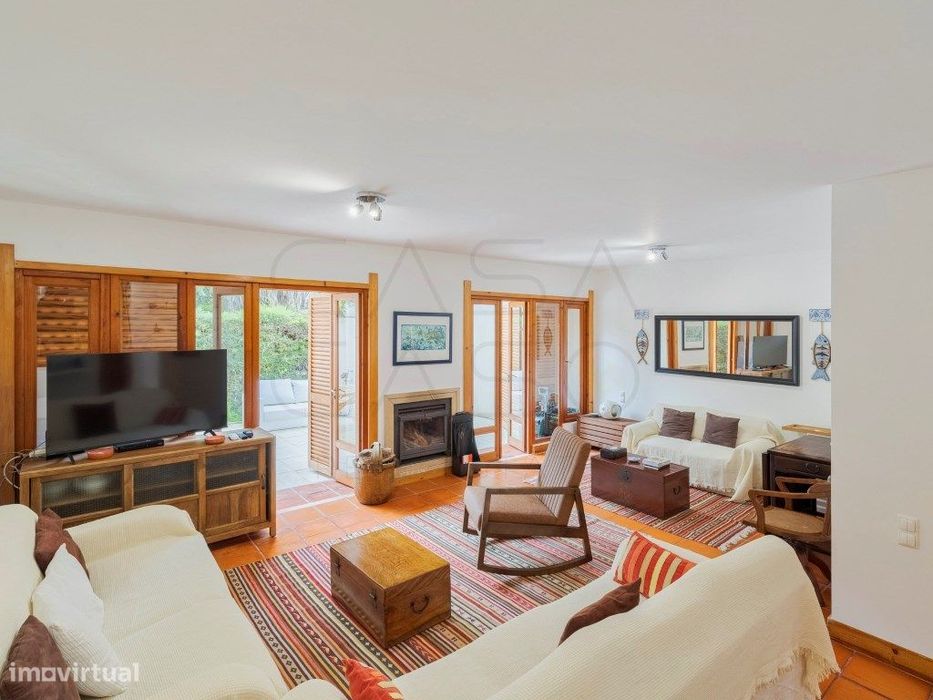 Moradia em Banda T2 com Jardim e Cave - Remodelada, com Potencial p...