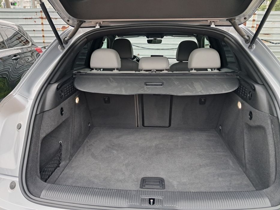 Продам  Audi Q3.