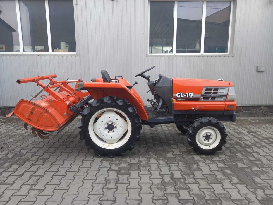 Japoński traktorek Kubota GL 19 z glebogryzarką 4x4 Rewers 19 km