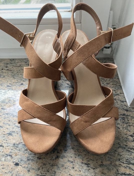 Brązowe koturny, sandałki New Look