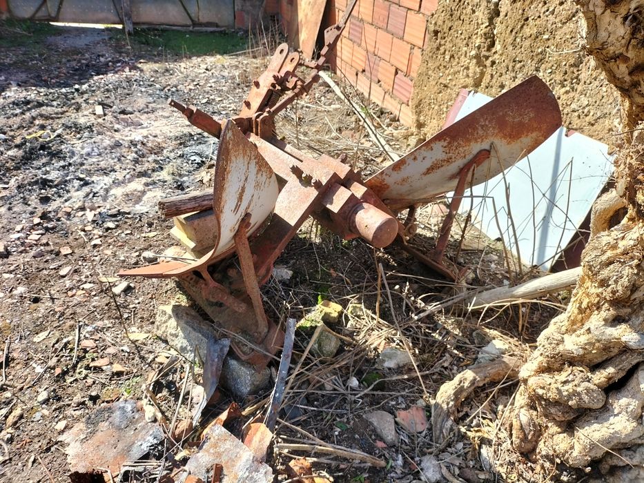 Vendo charrua pequena