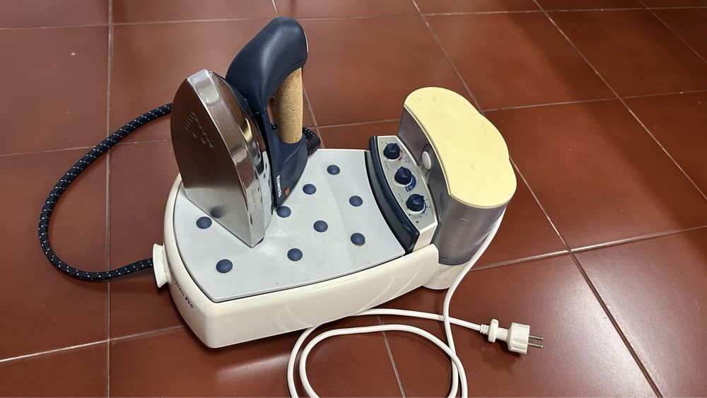 Ferro de engomar Rowenta com caldeira