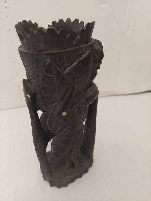 Escultura africana em madeira