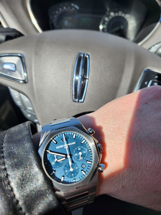 Часы годинник Girard Perregaux Laureato Chronograph