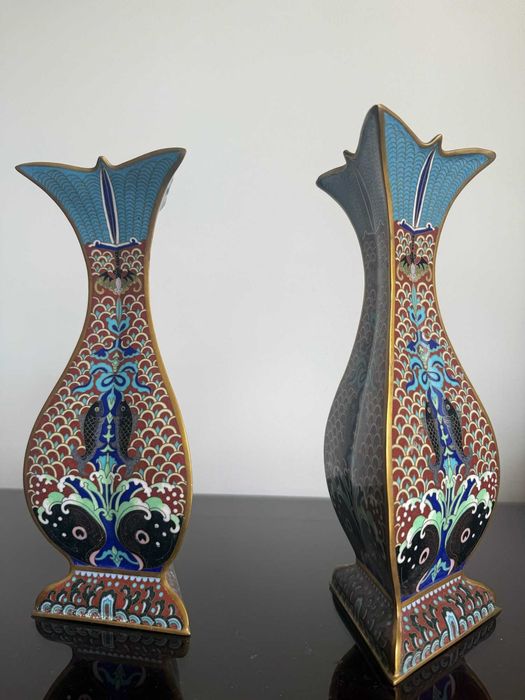 Par de jarras chinesas achatadas em Cloisonné