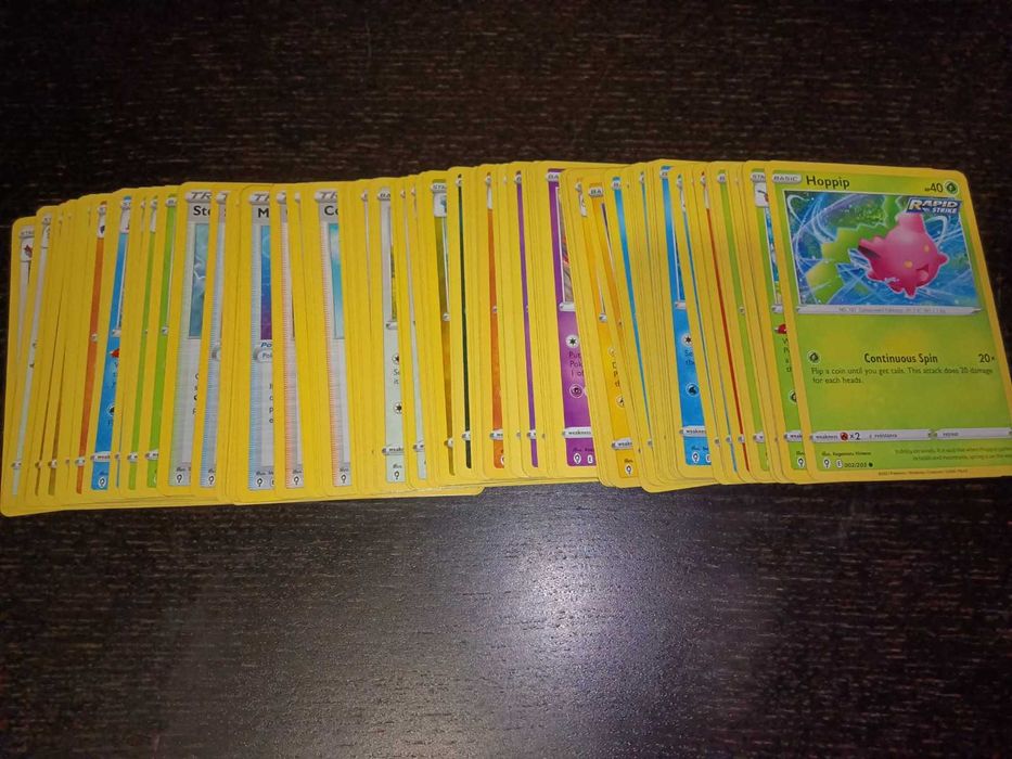 Coleção Pokémon: todas as 111 cartas comuns+incom+raras Evolving Skies