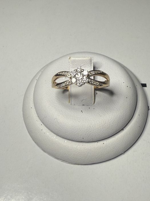 Каблучка з діамантами проба 585