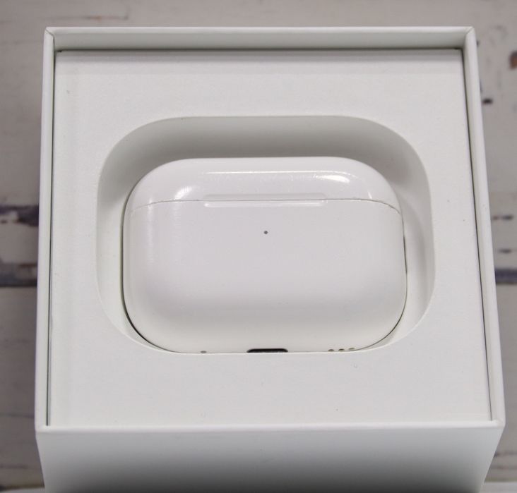 Apple AirPods Pro 2 lightning