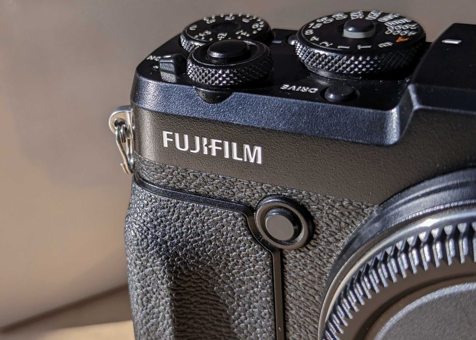 Fuji GFX 50R bardzo zadbany, niski przebieg, L-bracket, 2x baterie